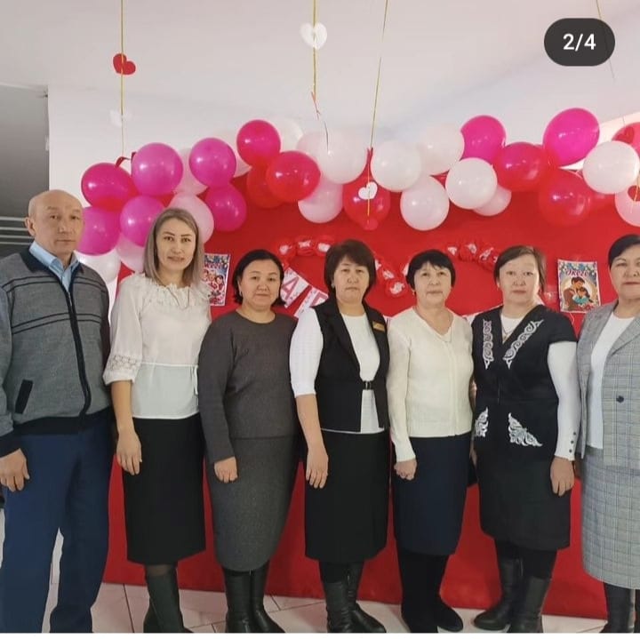 1-наурыз Алғыс айту күні мерекесіне орай мектеп ұжымын құттықтап,көтеріңкі көңіл-күй сыйлағаны үшін 11 сынып оқушыларына және сынып жетекшісі А.Бекенқ