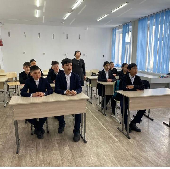 Р.Қошқарбаевтың туғанына 100 жыл толуына орай 8 сыныпта "Рейхстагқа жеңіс туын тіккен қазақ батыры"тақырыбында ерлік сабағы